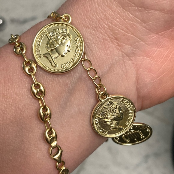 Gold coin charm bracelet fits up to size 8 wrist - Picture 3 of 6